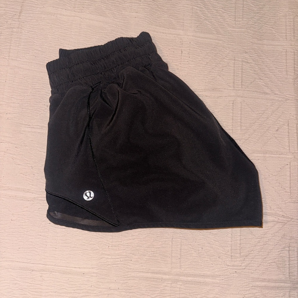 Lululemon Hotty Hot Low-Rise Lined Short 2.5”